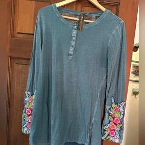 Aratta long sleeve Henley embroidered cuffs